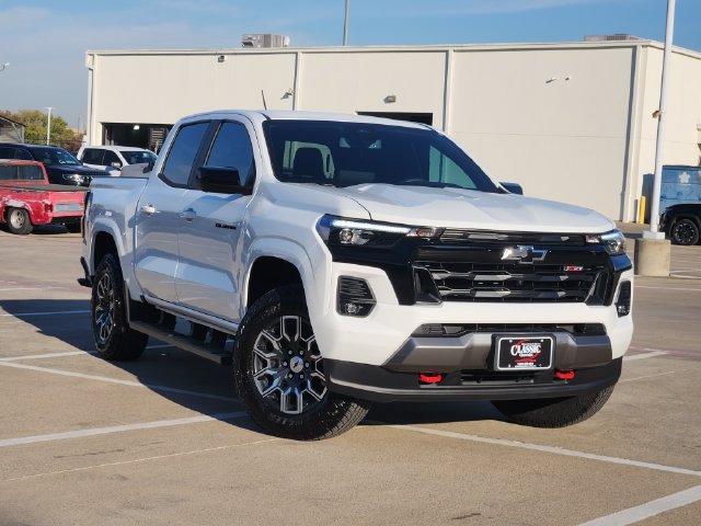 Used 2026 Chevrolet Colorado Z71 w/ Technology Package AWD/4WD image 2