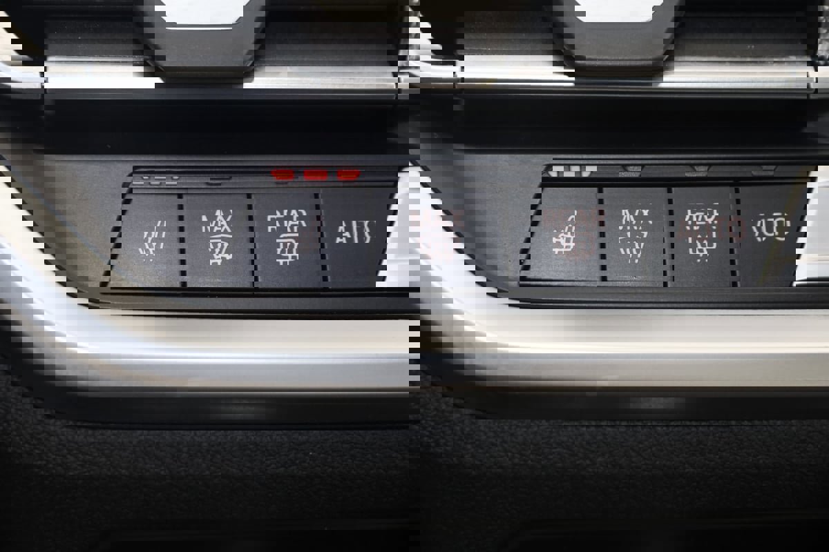 Used 2022 BMW 330i xDrive Sedan w/ M Sport Package image 8