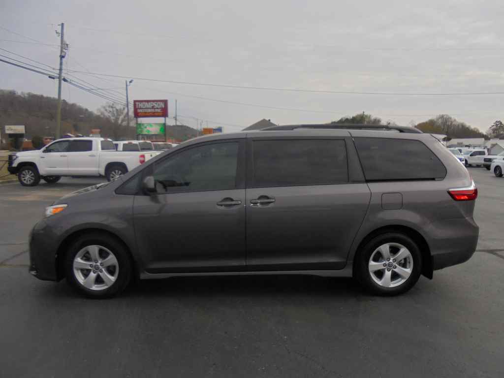 Used 2020 Toyota Sienna LE FWD image 1