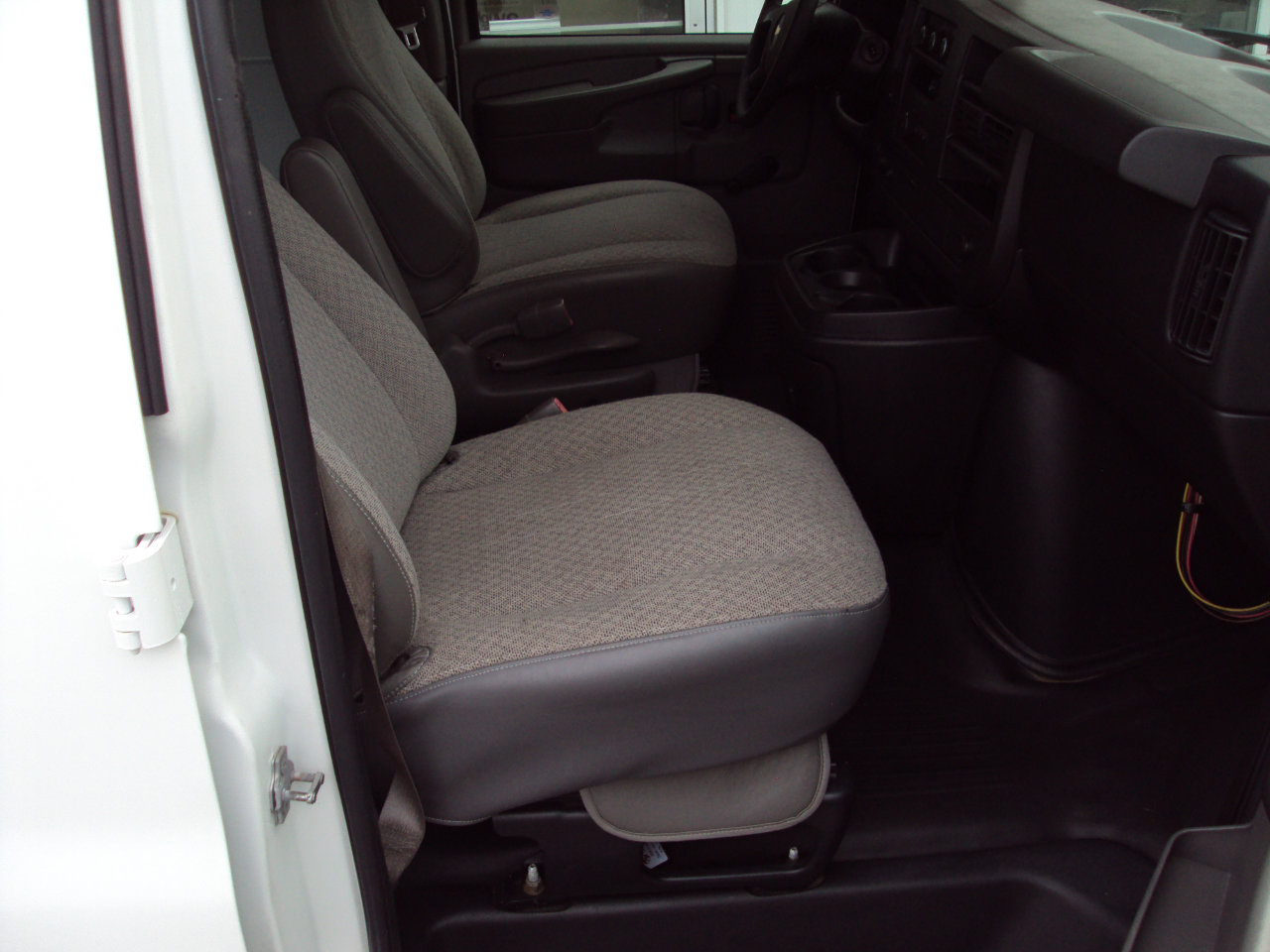 Used 2013 Chevrolet Express 1500 AWD image 14