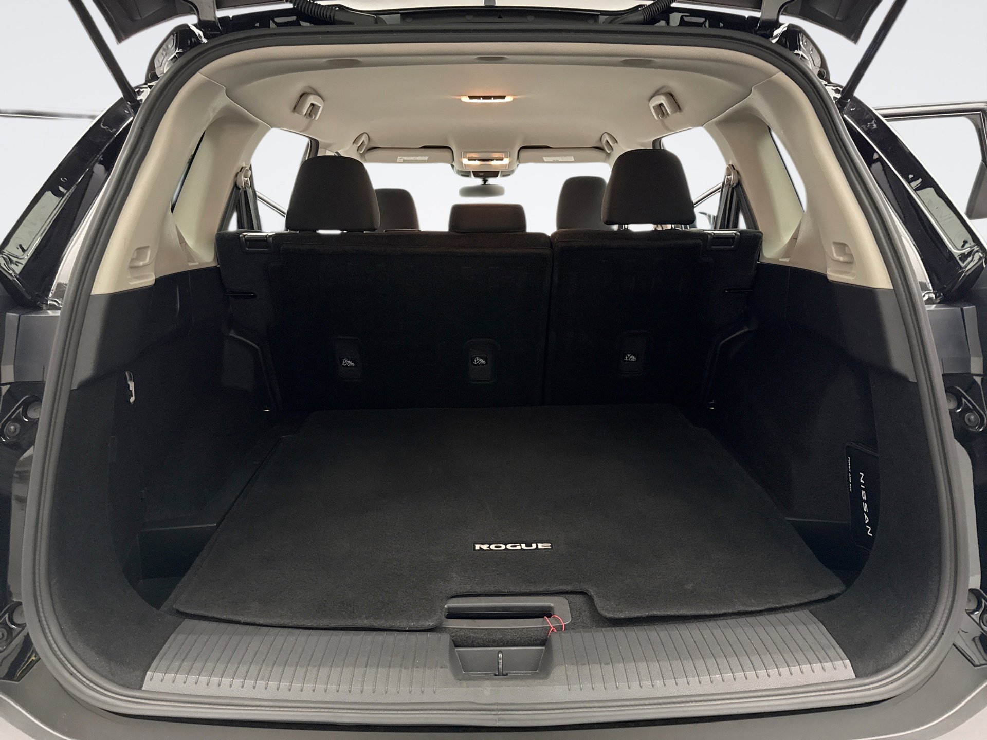 Used 2023 Nissan Rogue S AWD/4WD image 18