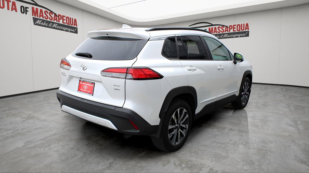 Used 2023 Toyota Corolla Cross XLE w/ Convenience Package image 5