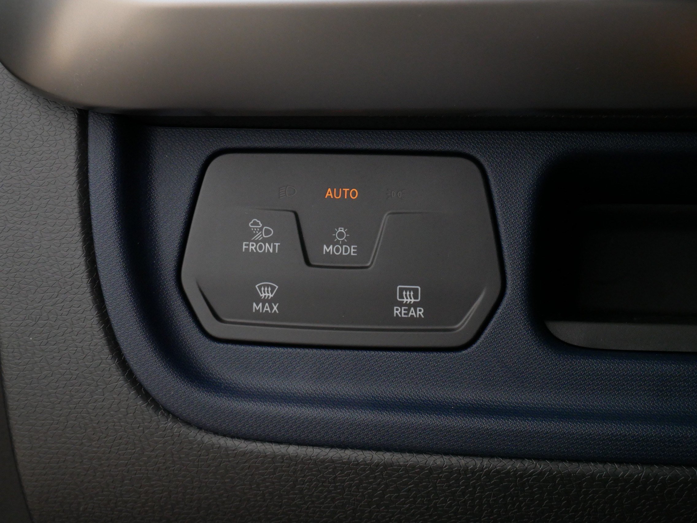 Certified 2025 Volkswagen ID. Buzz Pro S RWD image 26