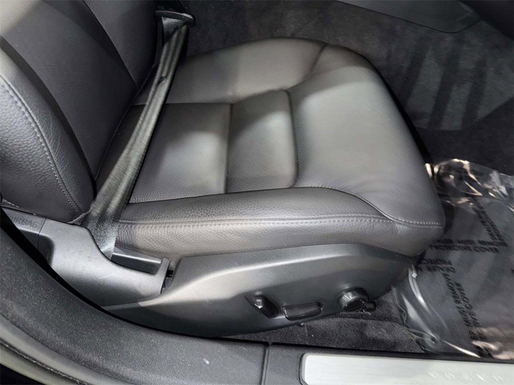 Used 2023 Volvo V60 B5 Cross Country Plus w/ Climate Package image 15