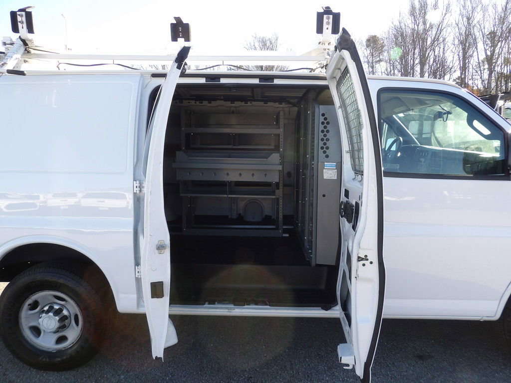 Used 2017 Chevrolet Express 2500 image 27