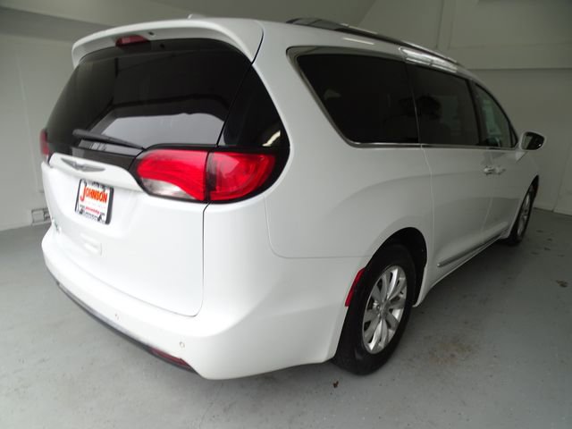 Used 2019 Chrysler Pacifica Touring-L image 21
