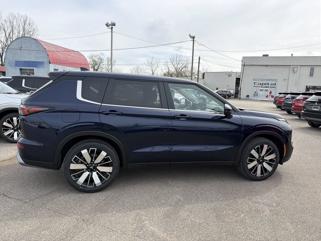 New 2026 Mitsubishi Outlander SE AWD/4WD image 3