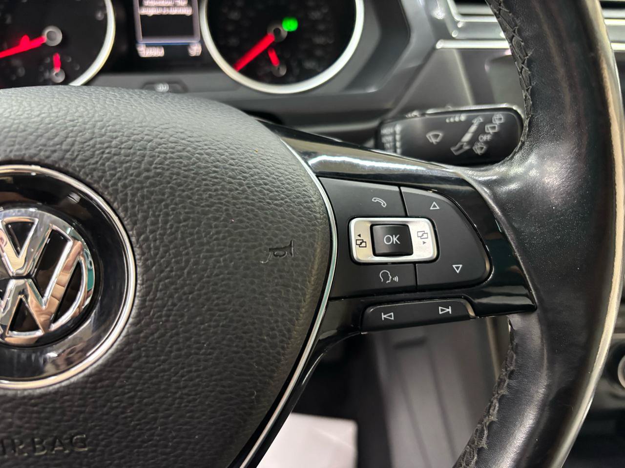 Used 2018 Volkswagen Tiguan SEL FWD image 22