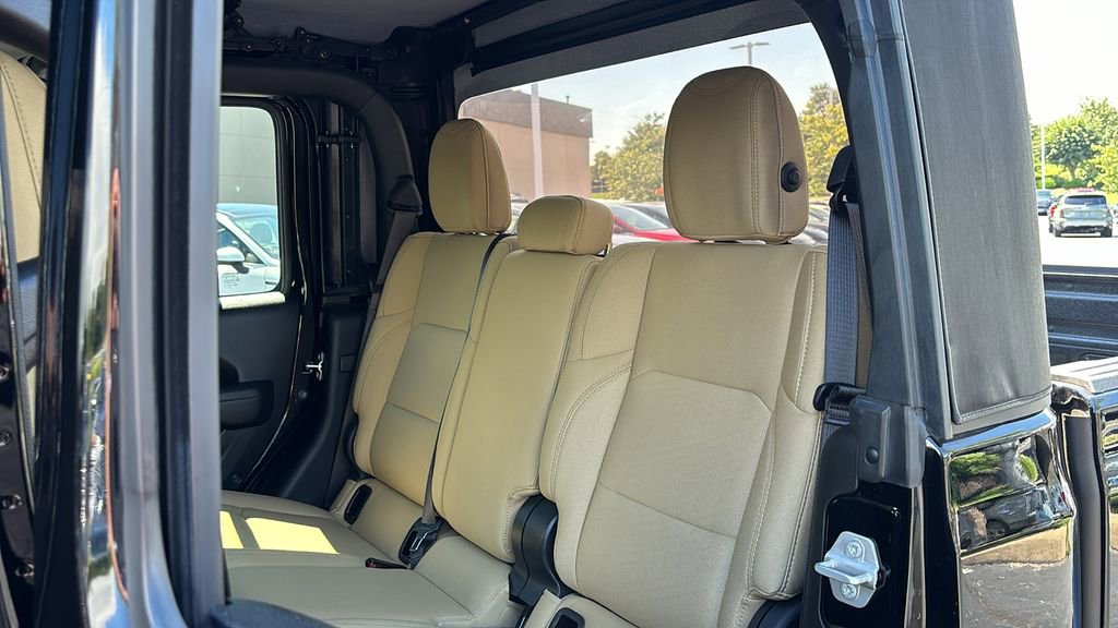 Used 2023 Jeep Gladiator Sport image 27