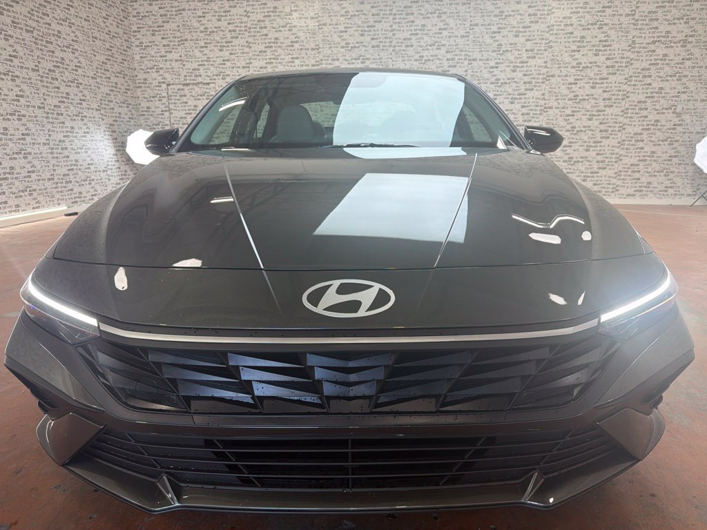 New 2026 Hyundai Elantra SEL Sport FWD image 2
