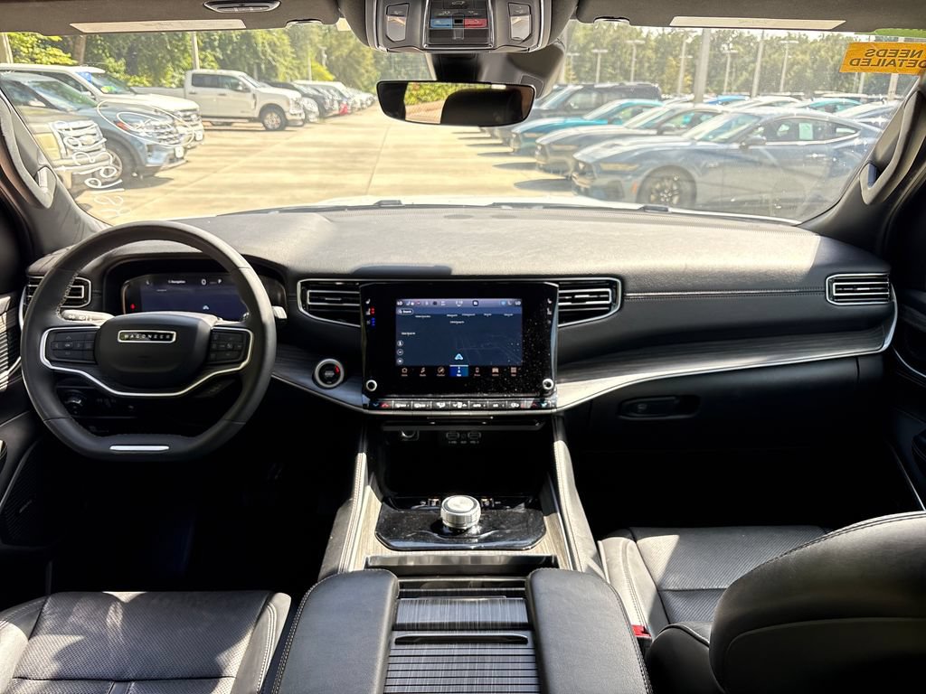 Used 2024 Jeep Wagoneer L Series II w/ Flexible Seating Group RWD image 7