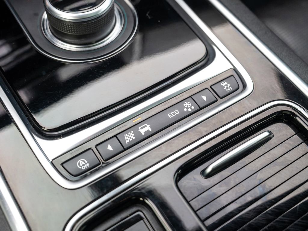 Used 2019 Jaguar XE R-Sport image 31