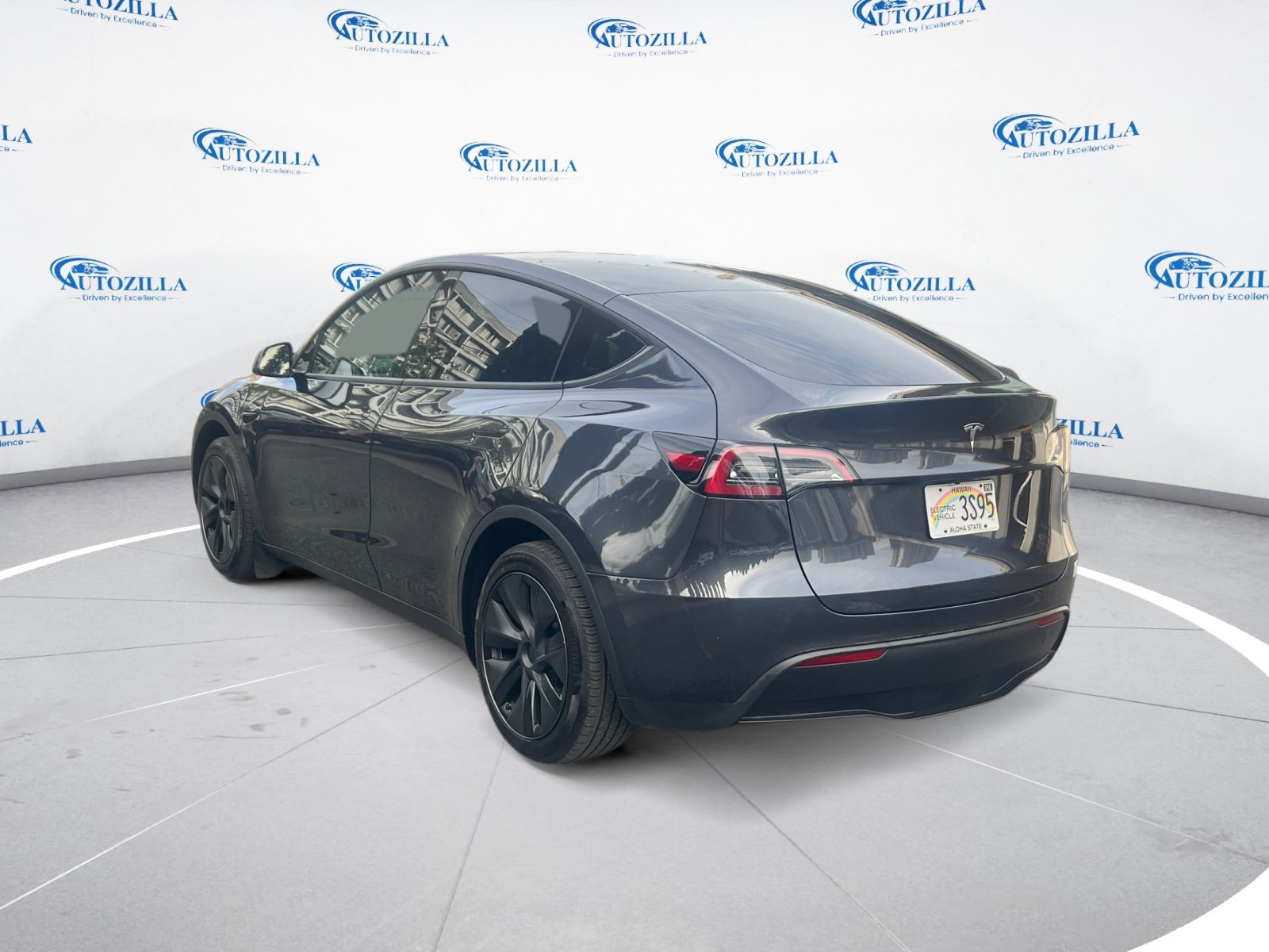 Used 2025 Tesla Model Y Long Range RWD image 3