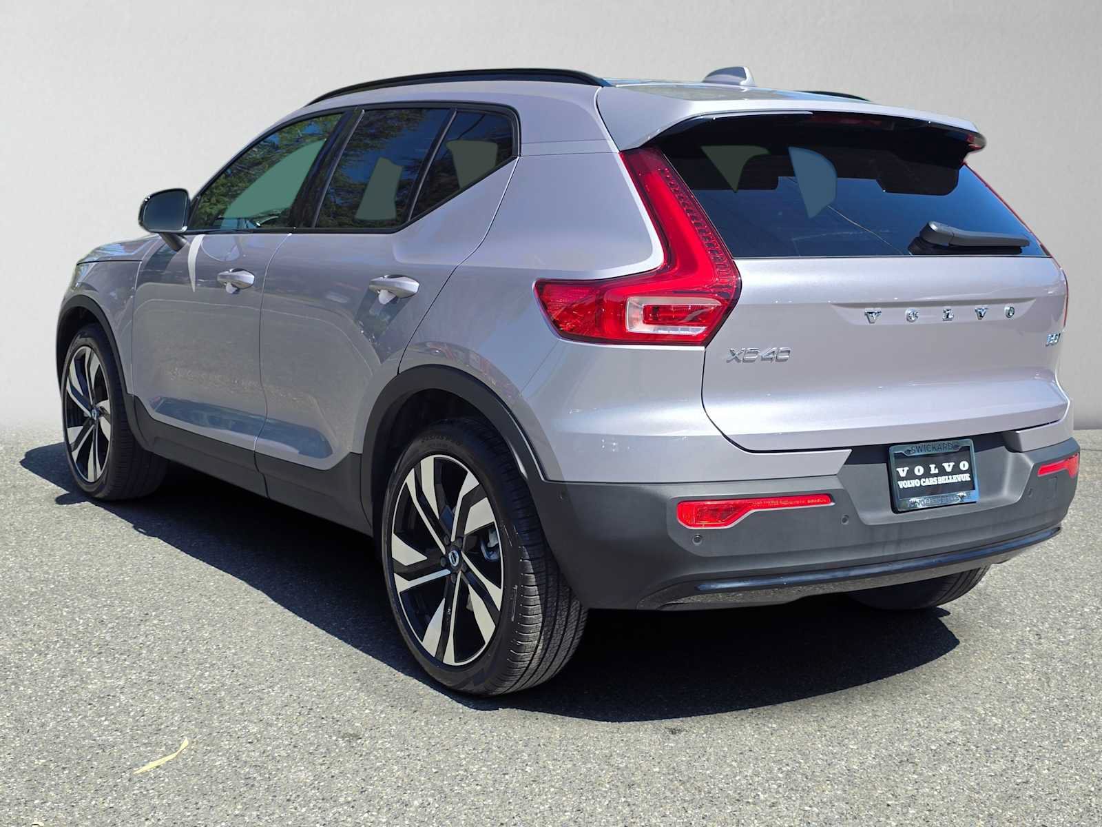 Used 2026 Volvo XC40 B5 Plus w/ Climate Package AWD/4WD image 5