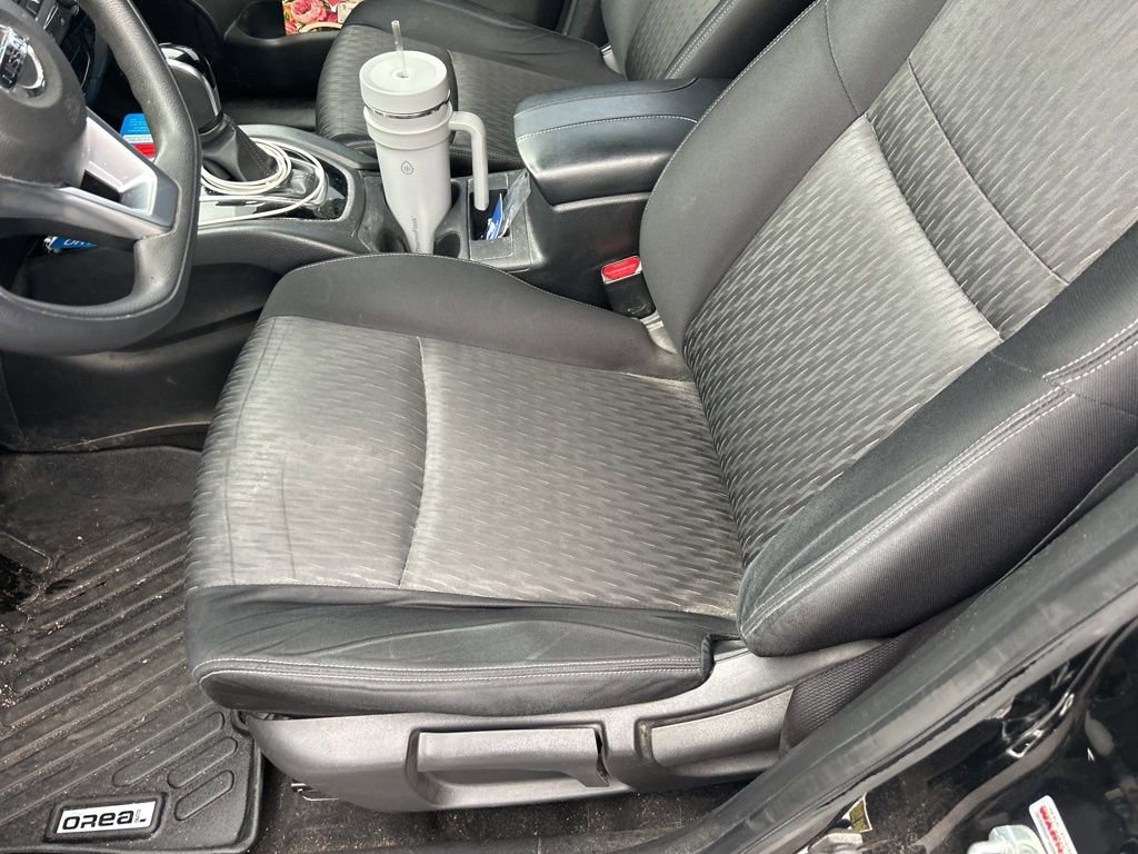 Used 2017 Nissan Rogue S w/ S Appearance Package image 8