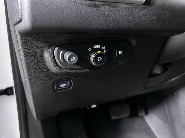 Used 2023 GMC Terrain SLT w/ Infotainment Package II FWD image 18