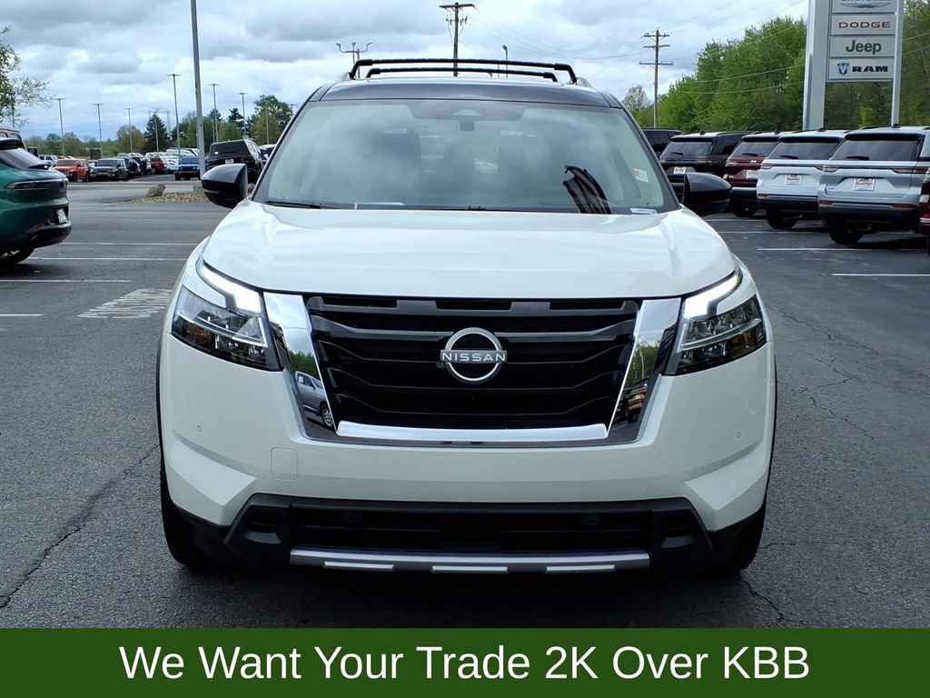 Used 2024 Nissan Pathfinder Platinum AWD/4WD image 3