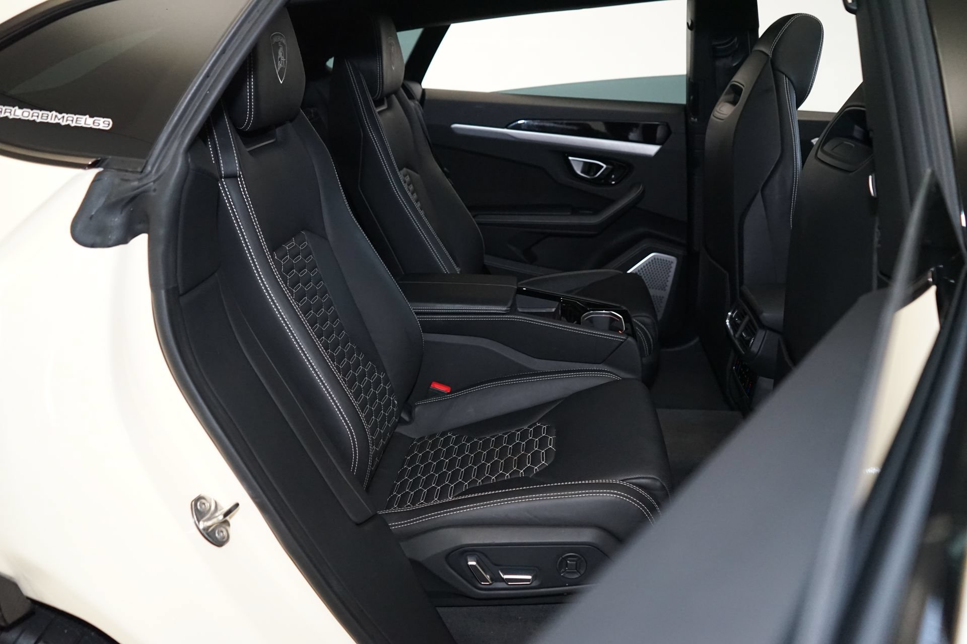 Used 2019 Lamborghini Urus AWD/4WD image 16