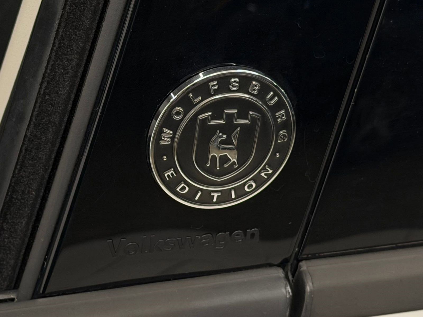 Used 2024 Volkswagen Tiguan Wolfsburg Edition image 31