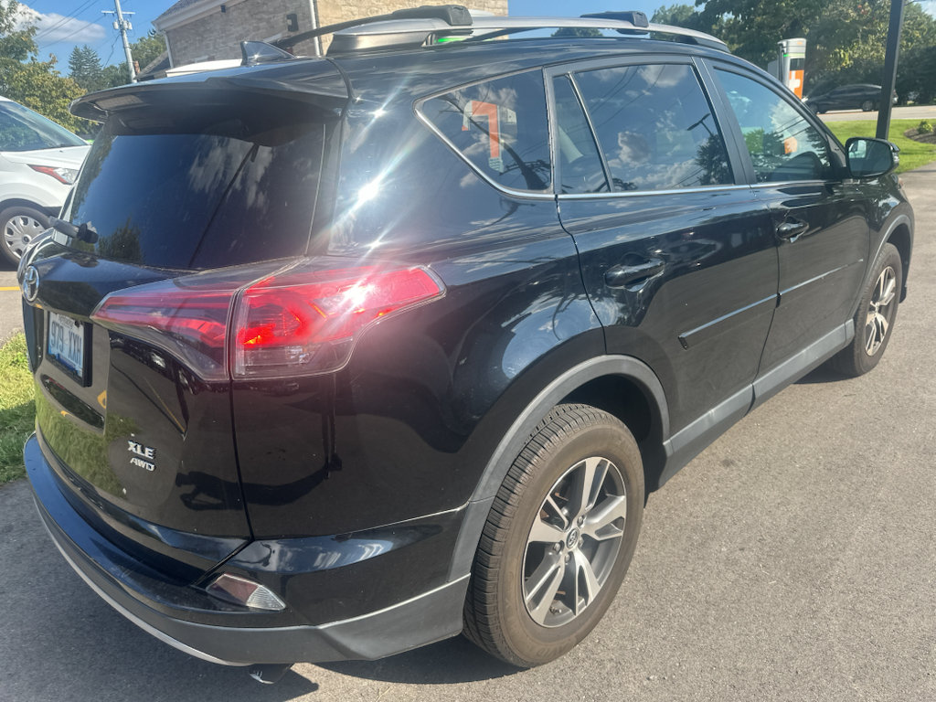 Used 2018 Toyota RAV4 XLE AWD/4WD image 4