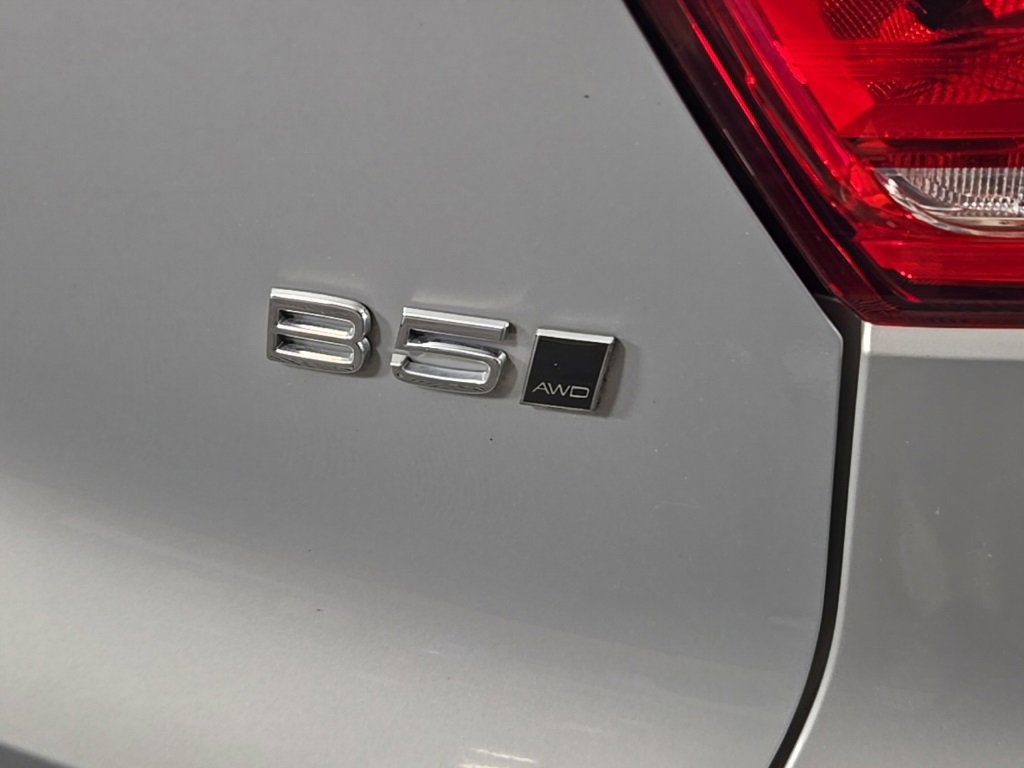 Certified 2023 Volvo XC40 B5 Plus w/ Protection Package Premier image 11