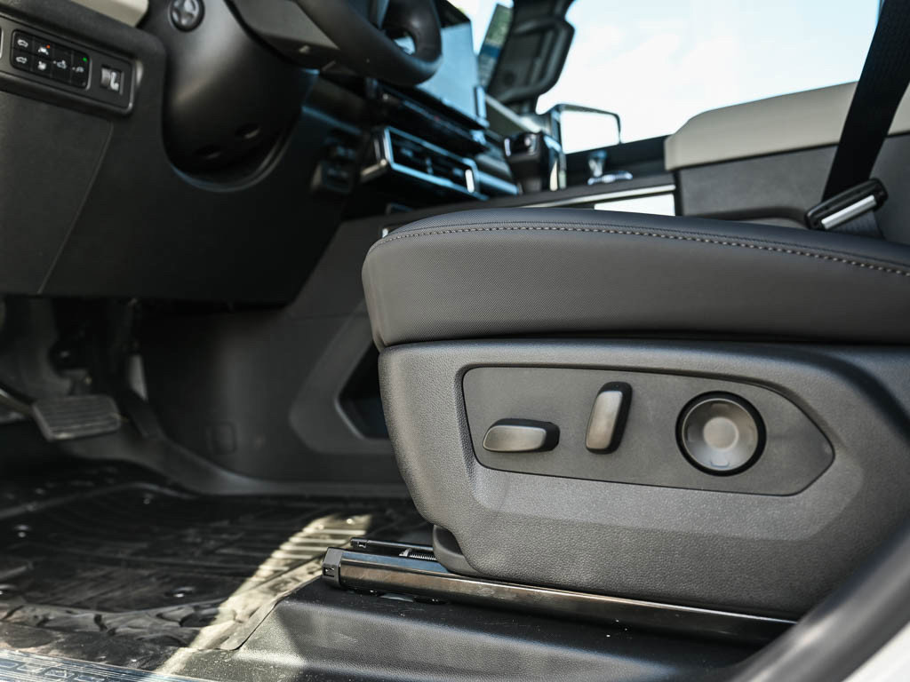 New 2026 GMC Hummer EV 4x4 Crew Cab w/ LPO, Dark Essentials Package image 15