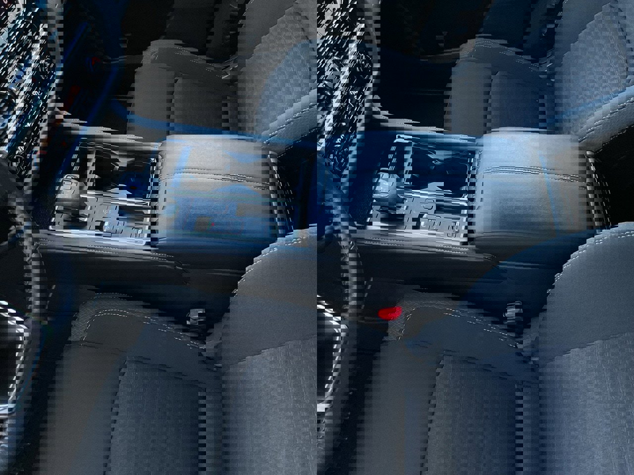 Used 2024 Nissan Pathfinder SV image 36