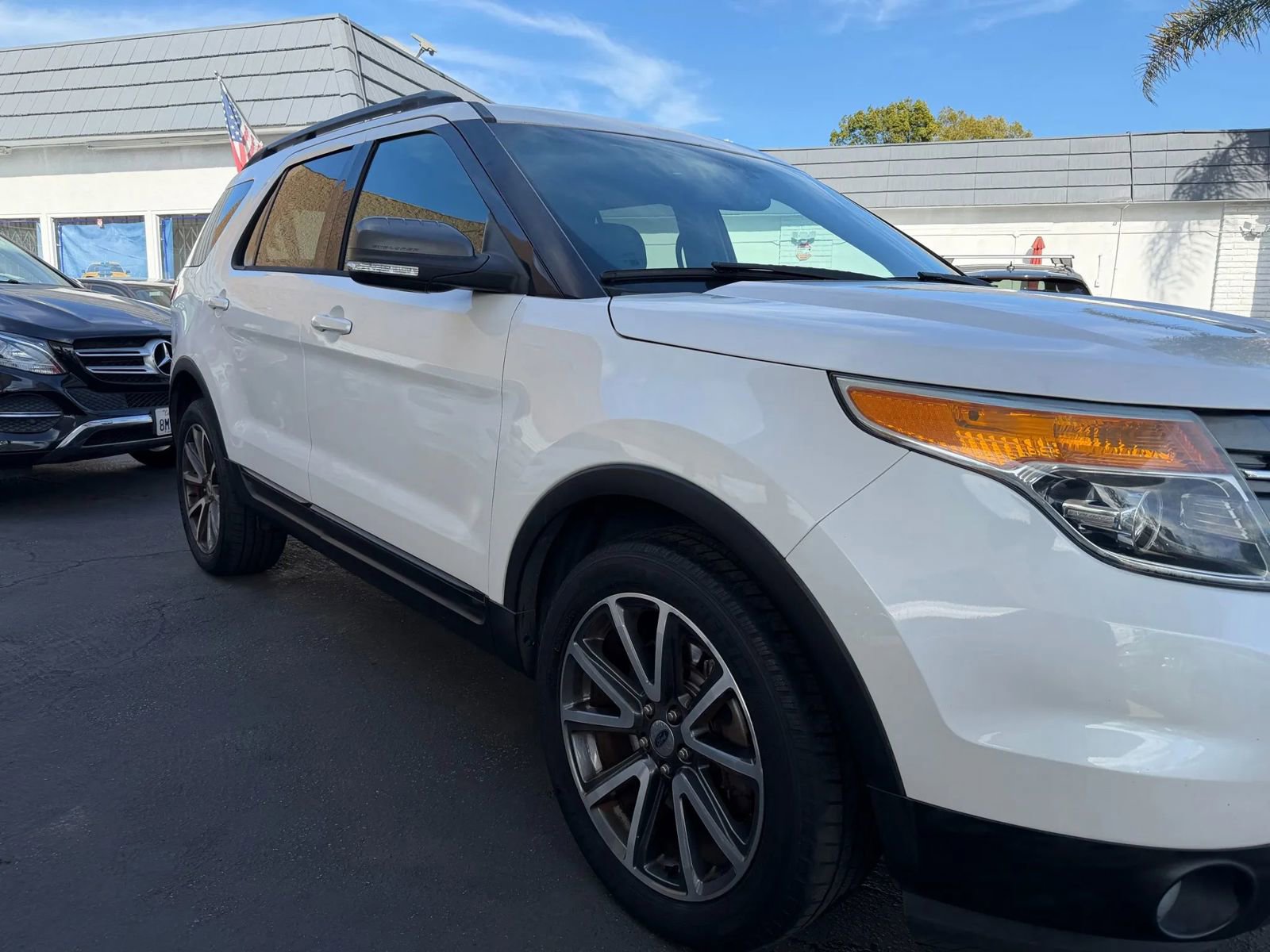 Used 2015 Ford Explorer XLT w/ Equipment Group 202A AWD/4WD image 14