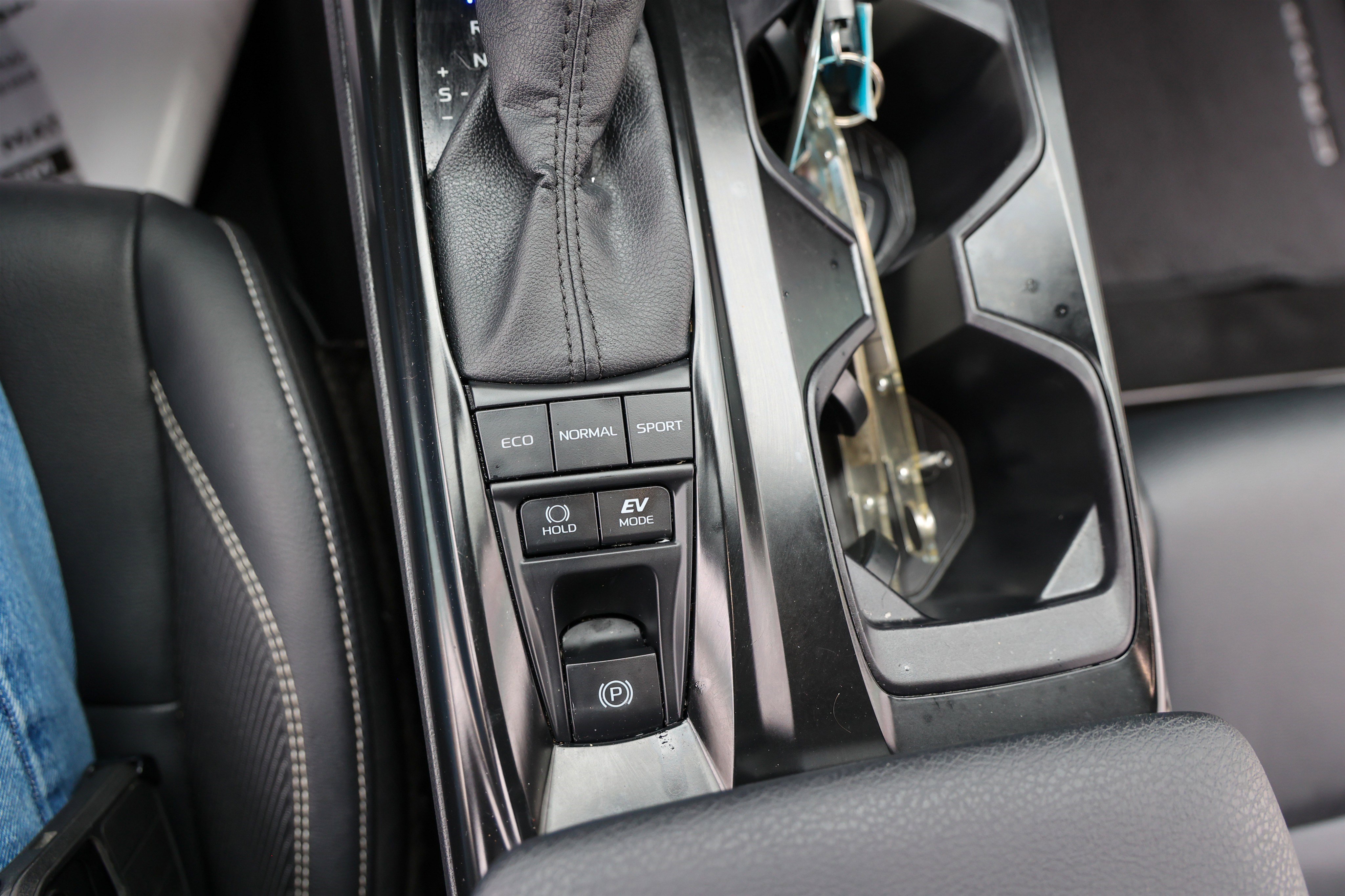 Used 2025 Toyota Camry SE w/ Convenience Package image 26