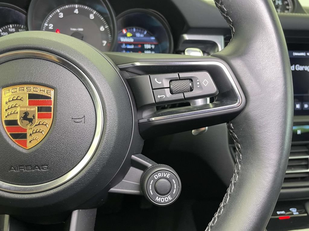 Certified 2023 Porsche Macan AWD/4WD image 40