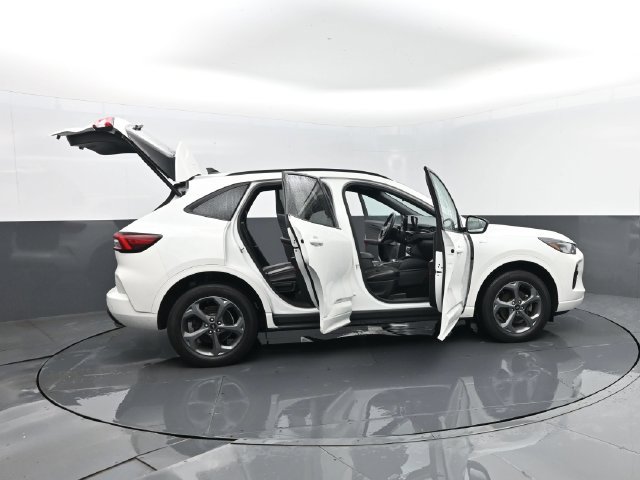 Used 2023 Ford Escape ST-Line w/ Tech Pack #1 AWD/4WD image 30