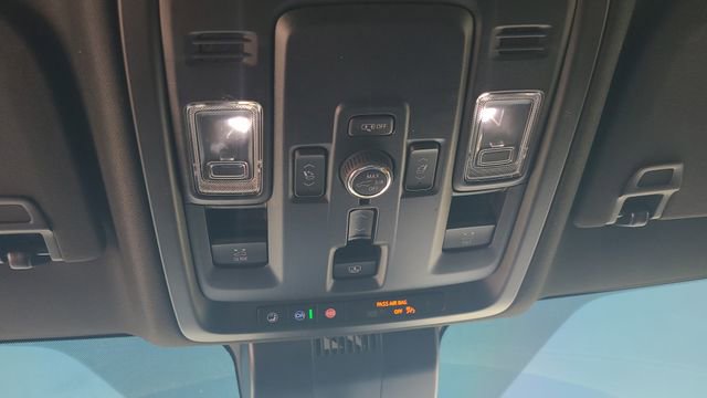 Used 2025 GMC Yukon AT4 Ultimate AWD/4WD image 18