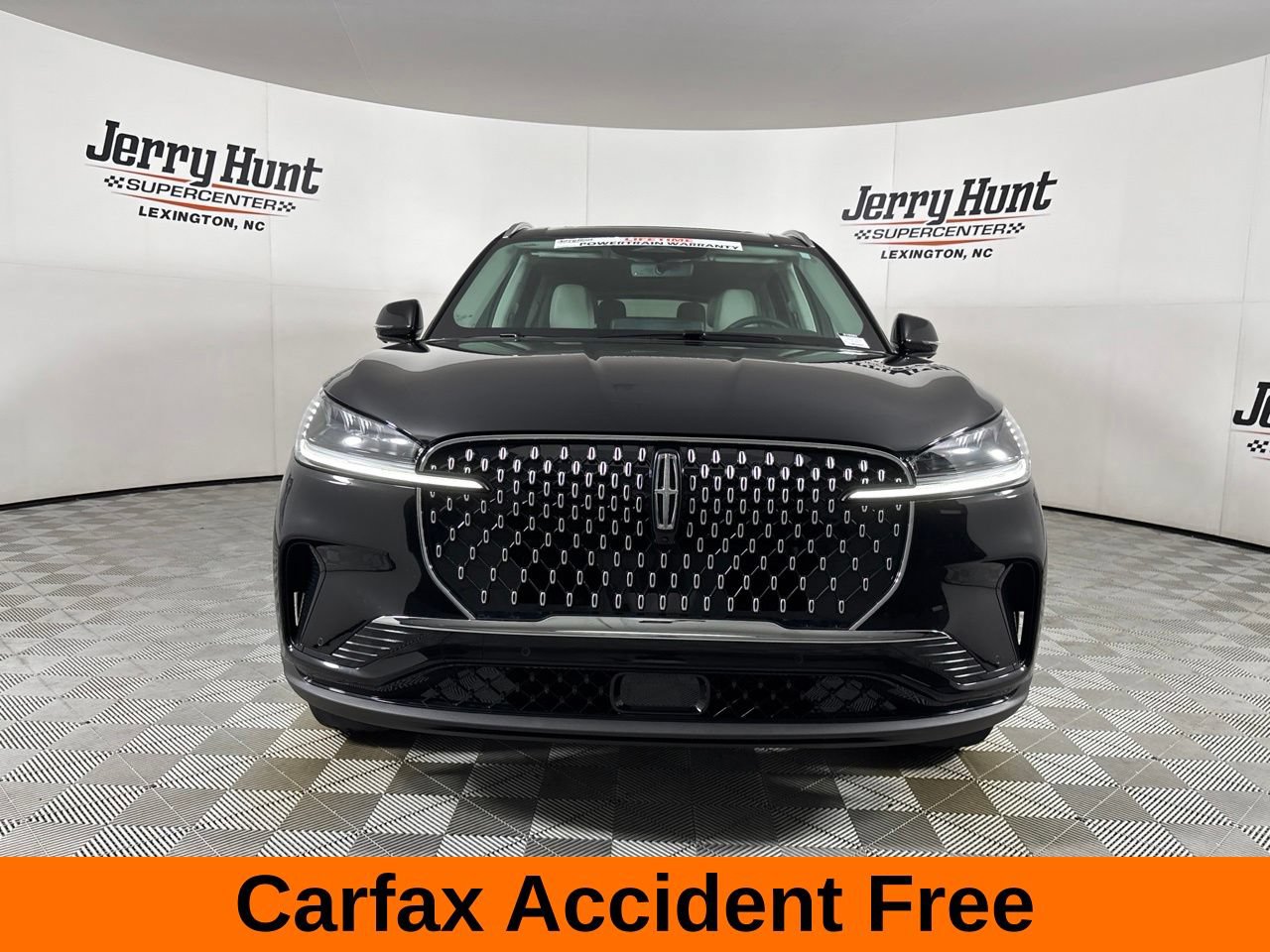 Used 2026 Lincoln Aviator 2WD image 3