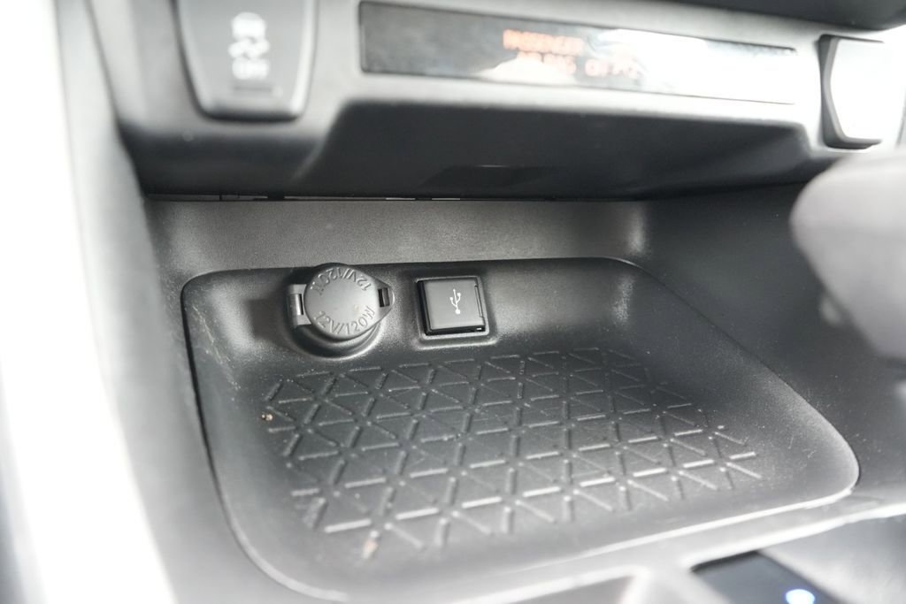 Used 2021 Toyota RAV4 LE AWD/4WD image 29