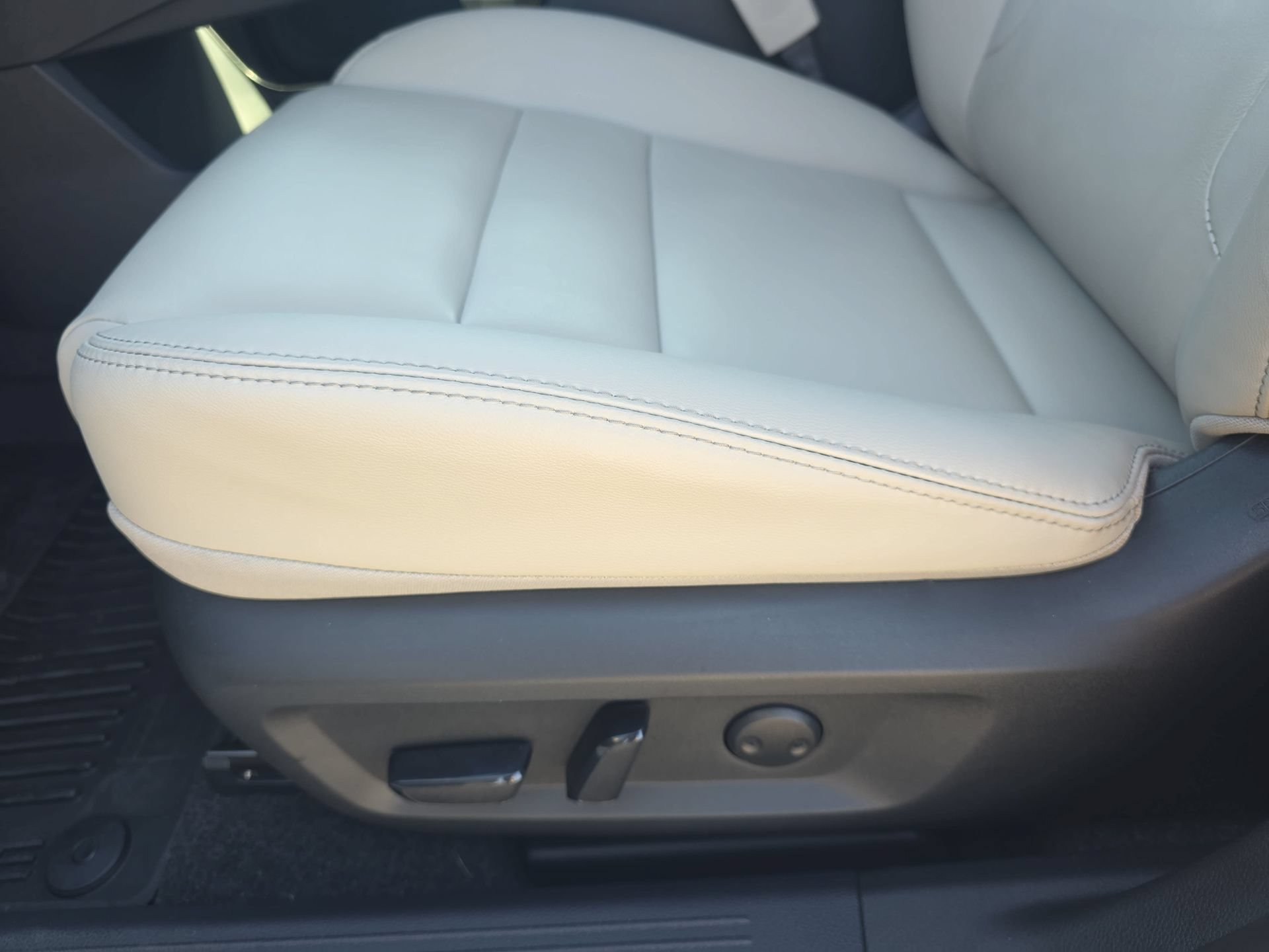 Used 2024 Nissan Rogue SL w/ SL Premium Package FWD image 28