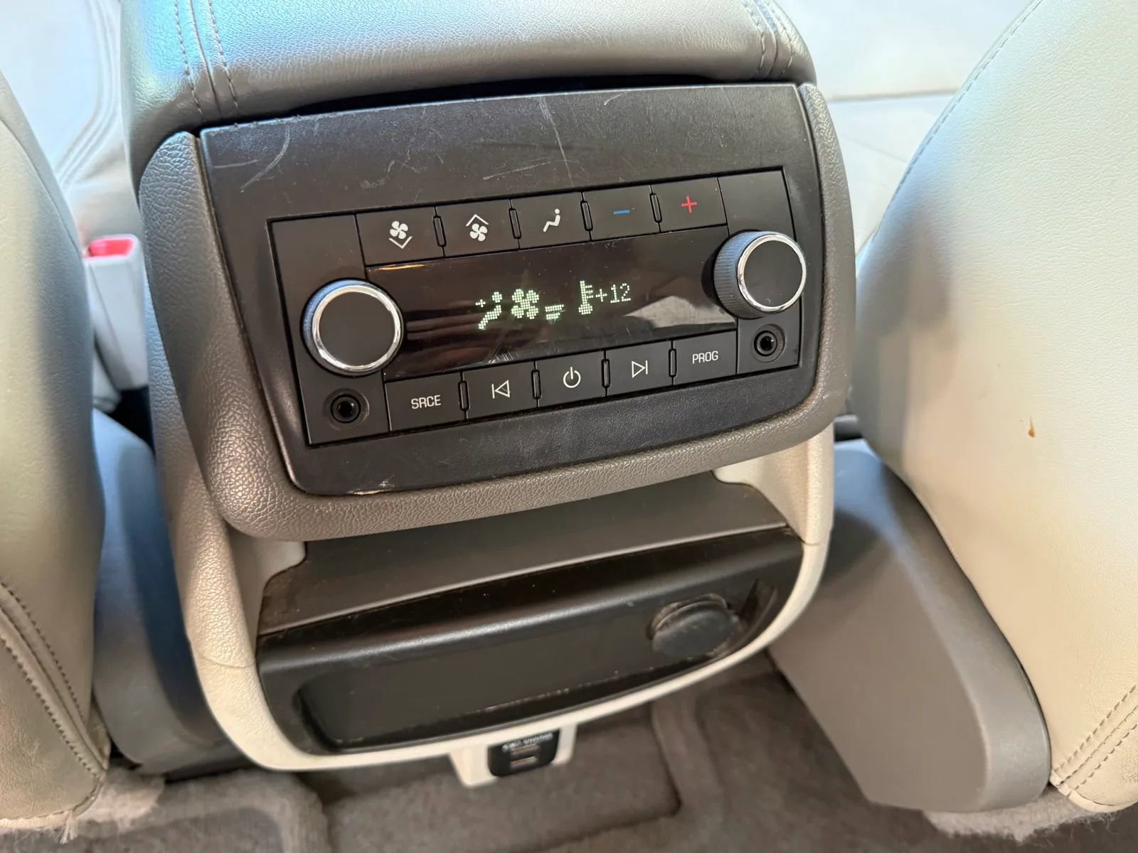 Used 2015 GMC Acadia SLT image 17