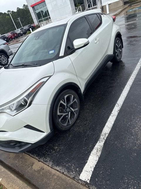 Used 2018 Toyota C-HR XLE FWD image 1