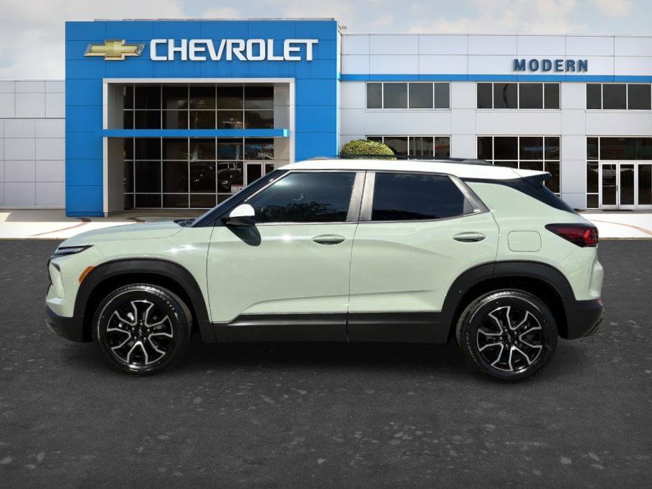 Used 2025 Chevrolet TrailBlazer ACTIV AWD/4WD image 2