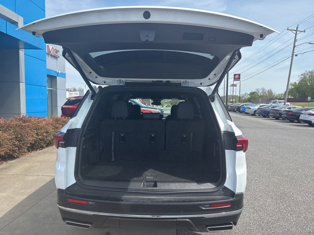 Used 2025 Buick Enclave Preferred AWD/4WD image 9