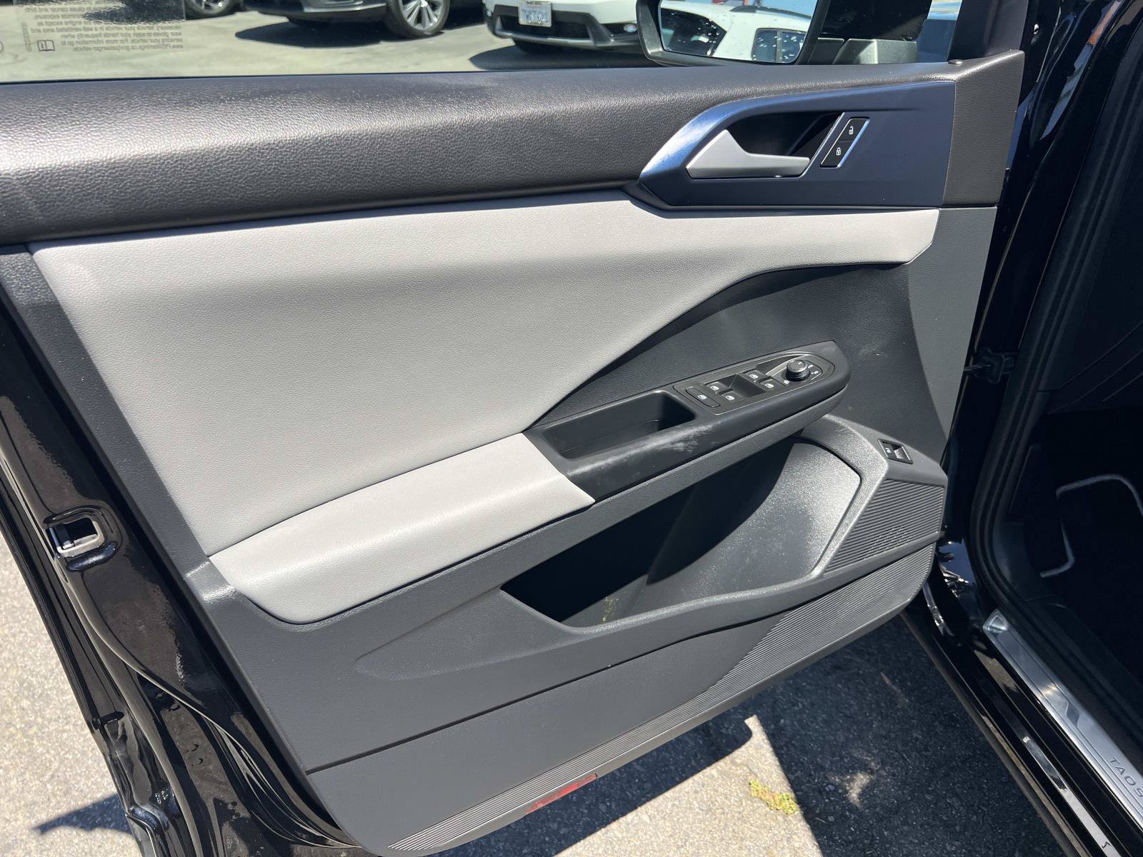 Certified 2023 Volkswagen Taos SE w/ Panoramic Sunroof Package FWD image 6