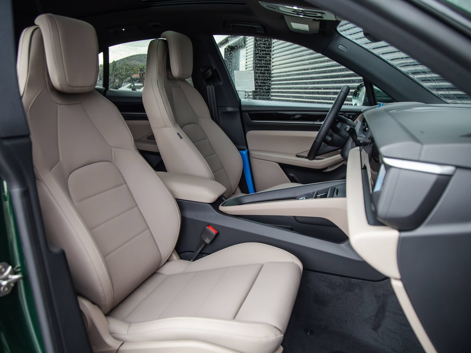 New 2026 Porsche Macan Electric RWD image 18