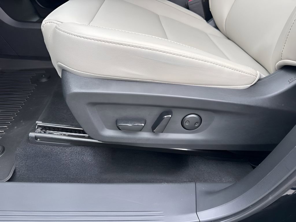 Used 2025 Nissan Murano SL AWD/4WD image 10