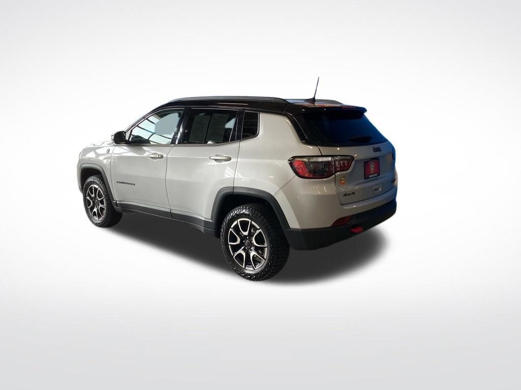 Used 2025 Jeep Compass Trailhawk AWD/4WD image 19