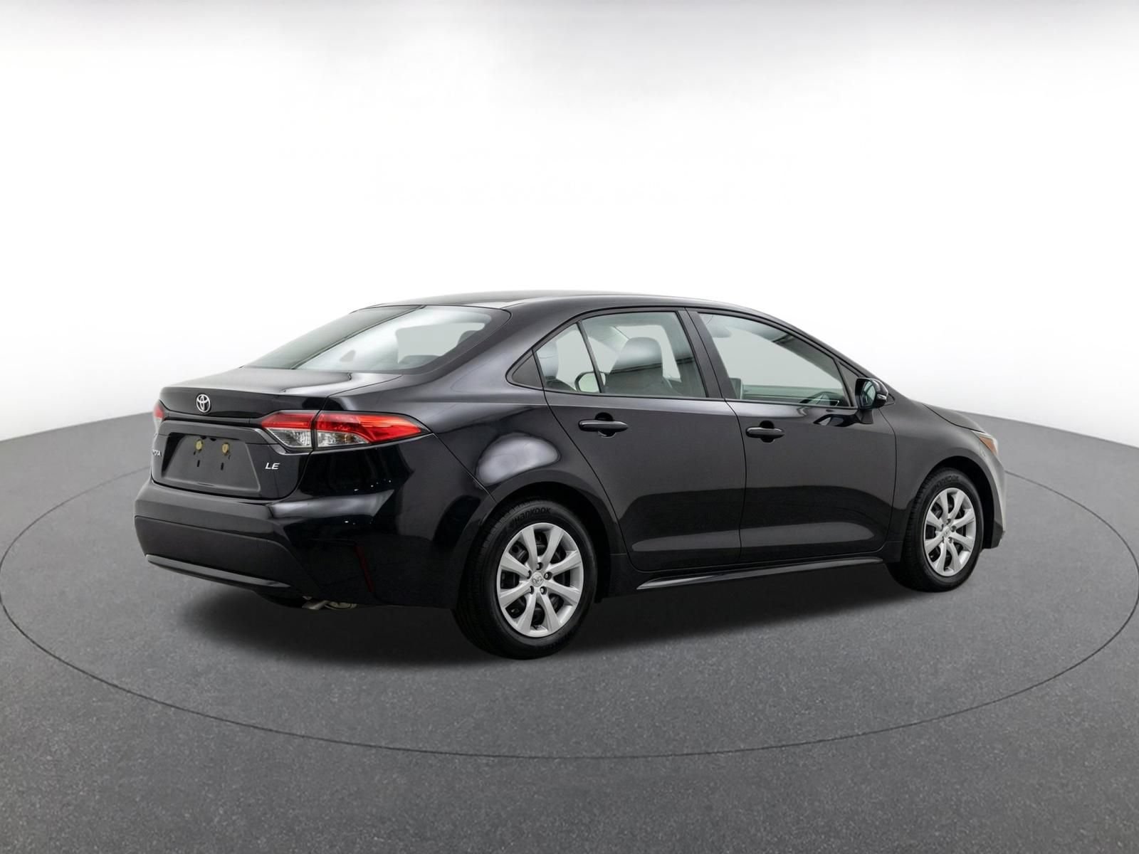 Used 2025 Toyota Corolla LE FWD image 9