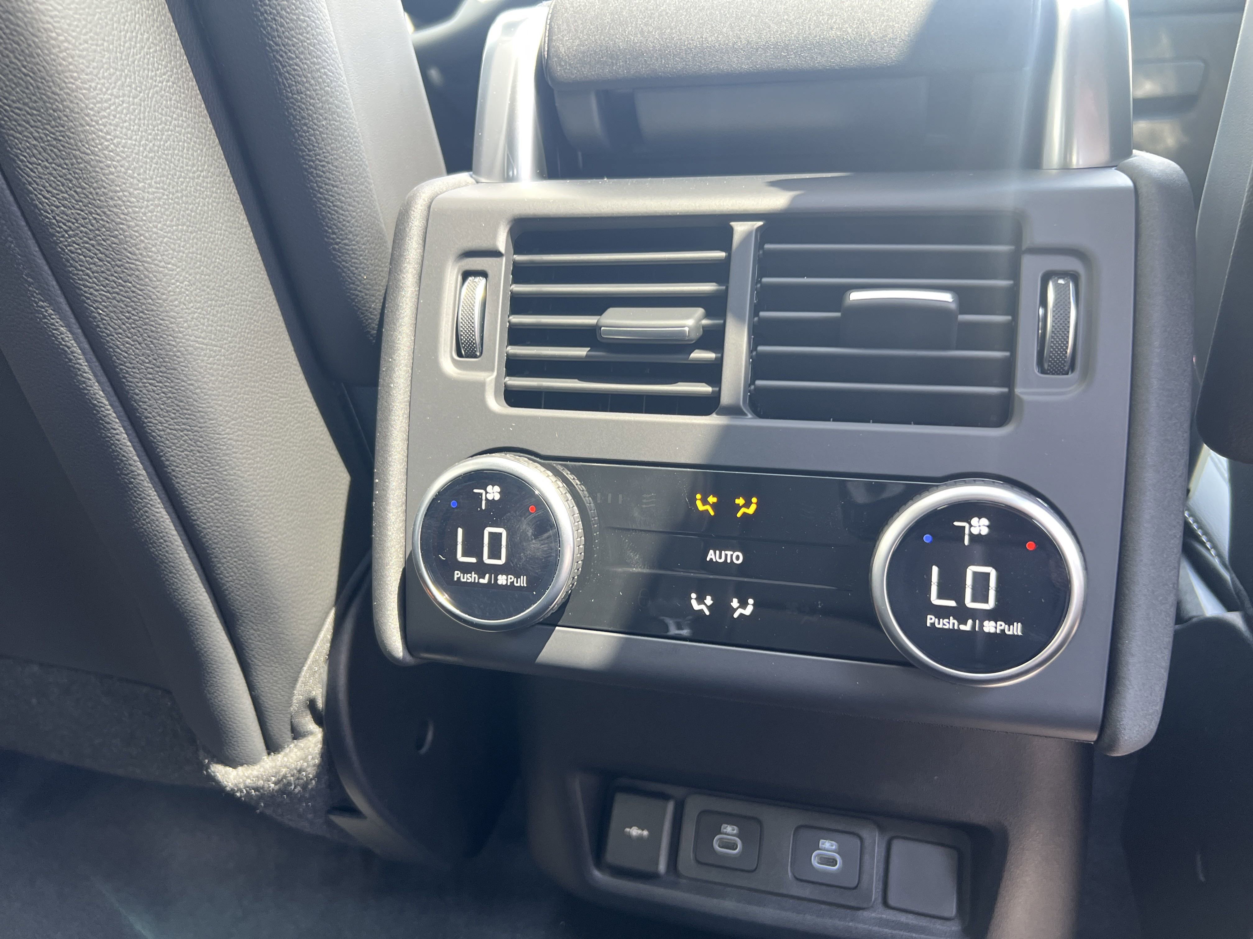 New 2025 Land Rover Discovery S image 31