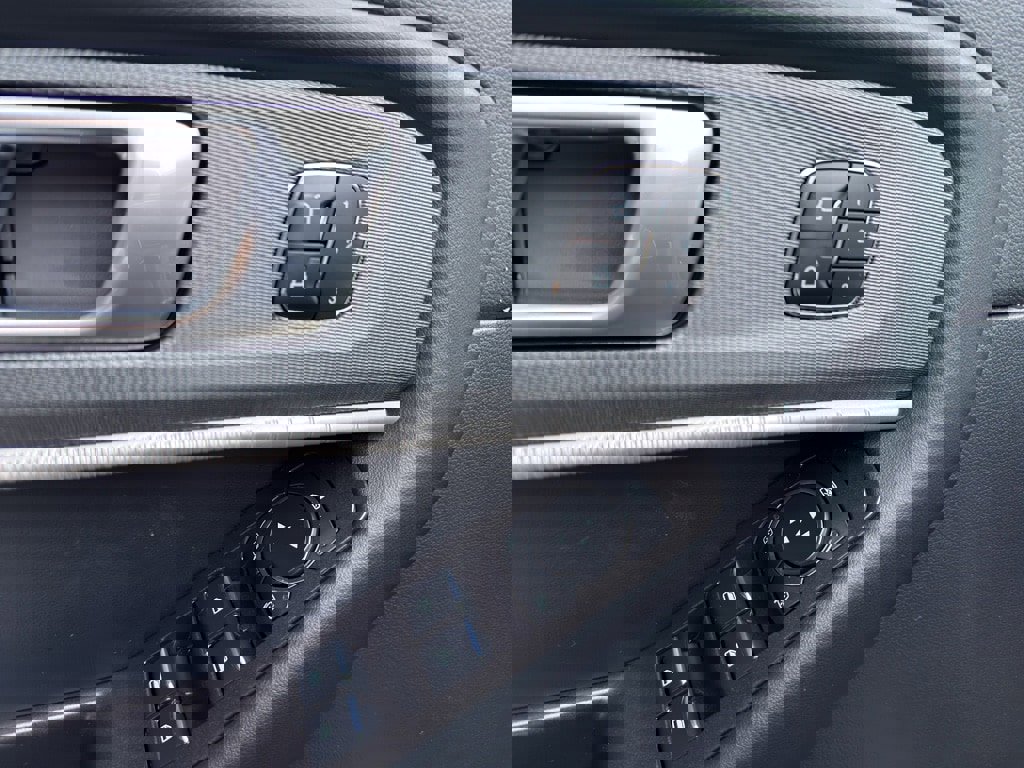 New 2026 Ford Explorer ST-Line w/ ST-Line Street Pack image 16