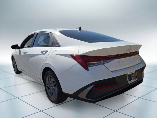 Used 2024 Hyundai Elantra Blue FWD image 7
