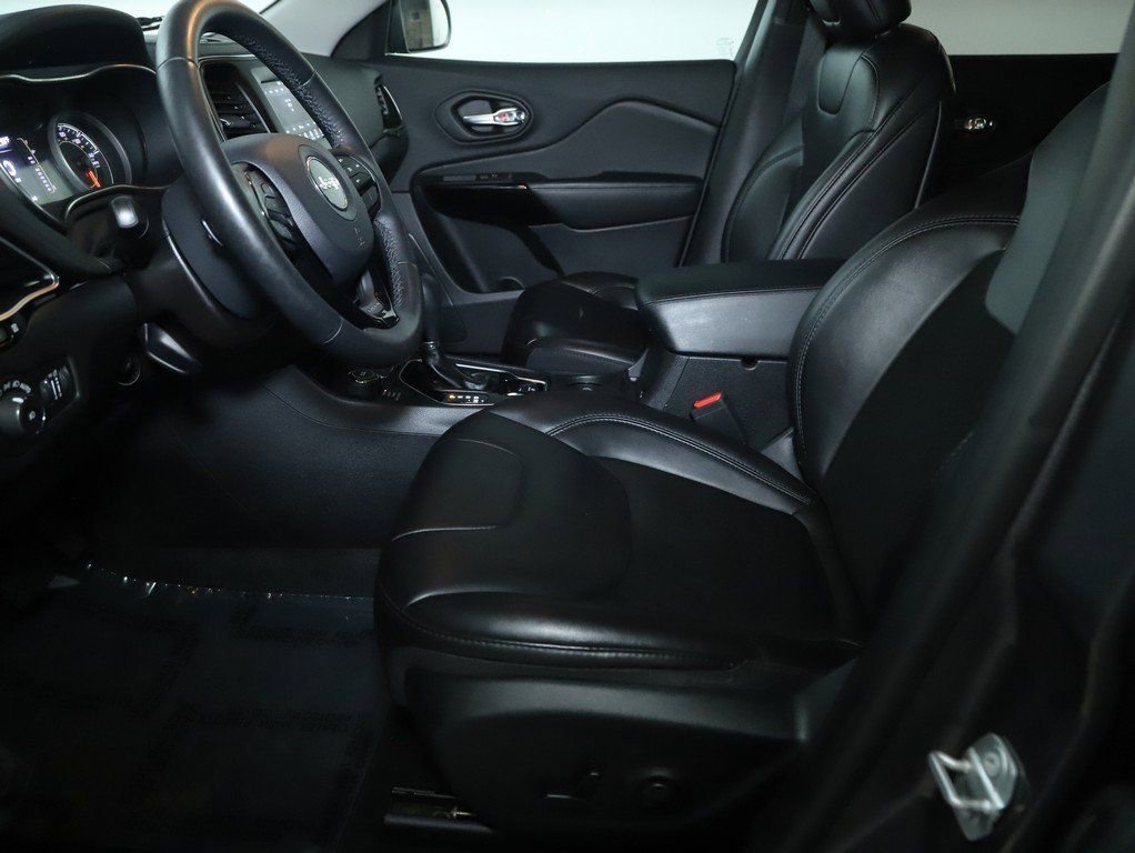Used 2019 Jeep Cherokee Latitude Plus image 18
