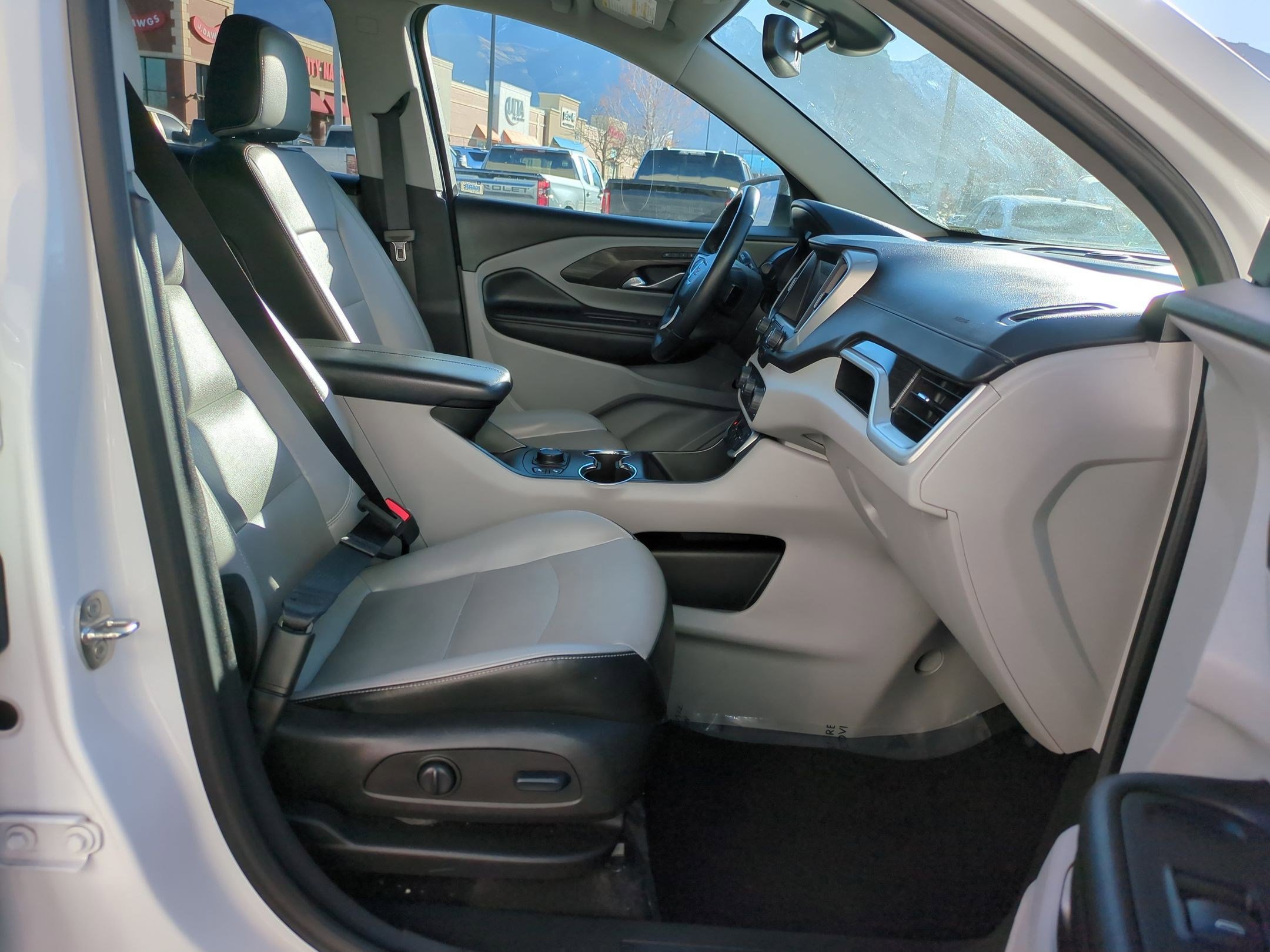 Used 2023 GMC Terrain SLT image 33