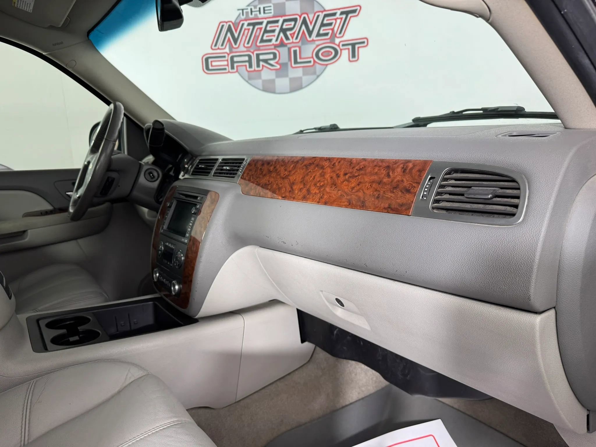 Used 2007 Chevrolet Suburban LTZ w/ LTZ Preferred Equipment Group AWD/4WD image 12